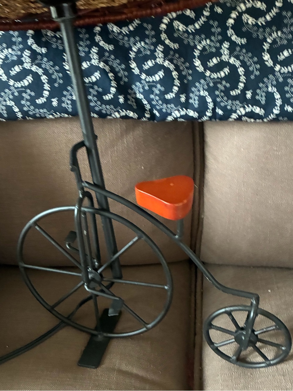 Whimsical high-wheel bicycle table lamp - Picture 3 of 7